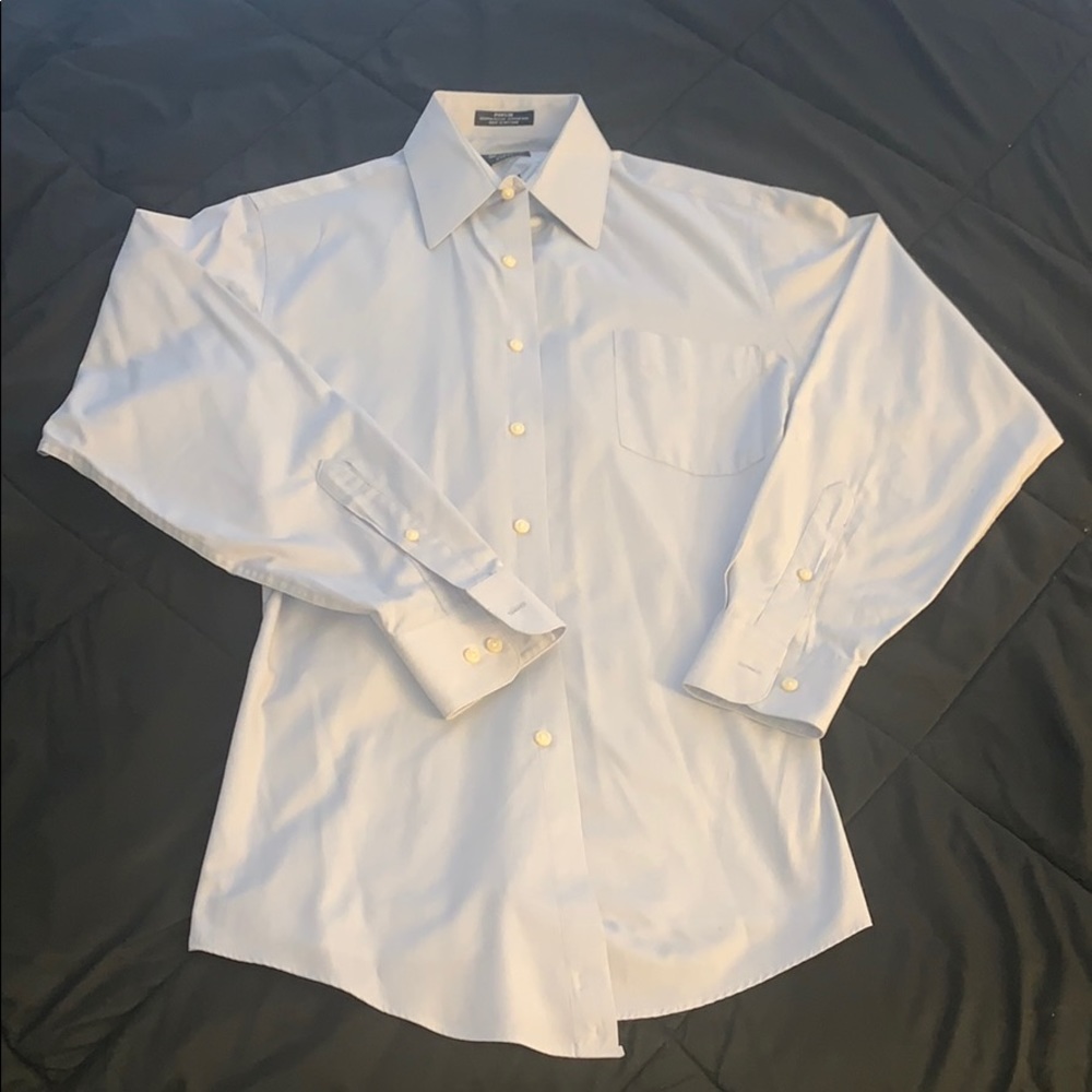 Men’s wrinkle-free dress shirt